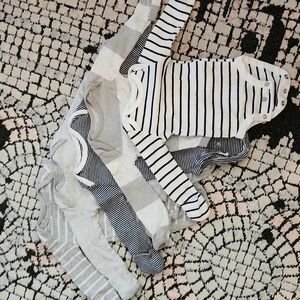 Carter's NB longsleeve onesies (5 pack)